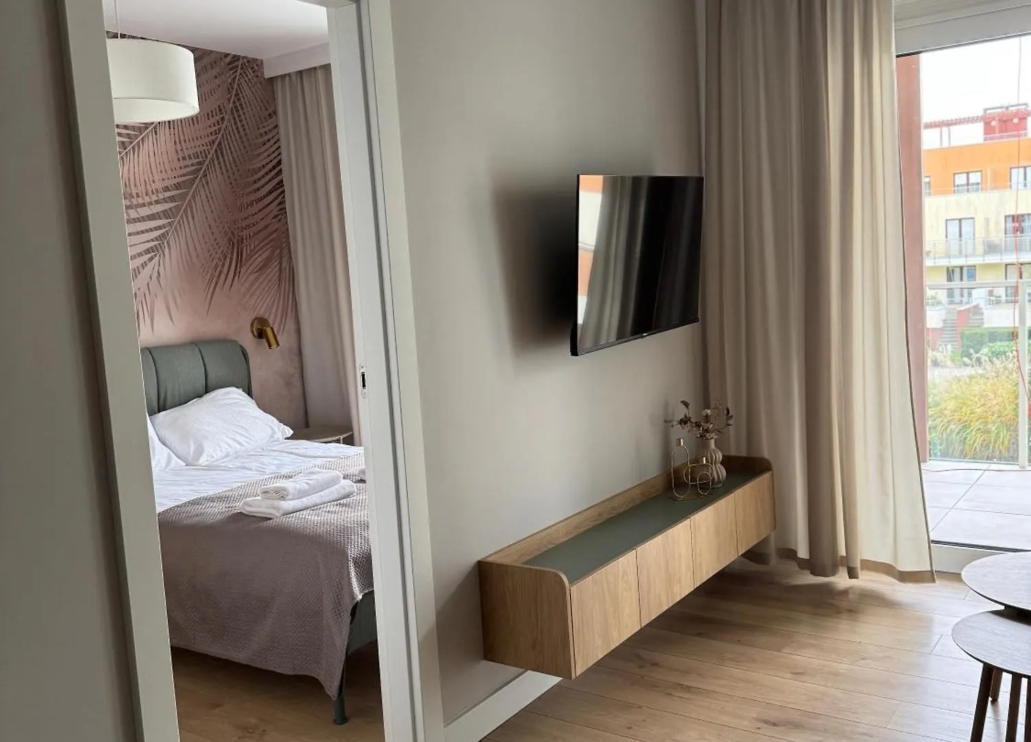 Palm Tree Perlowa Przystan Parking, 650M Do Plazy, Swiezo Oddany Nowoczesny Apartament, Parkplatz Im Preis Inbegriffen, 650 Meter Zum Strand, Frisch Fertiggestellt, Geraeumige Und Moderne Wohnung, Parking Included, 650 Meters To The Beach! Kolobrzeg
